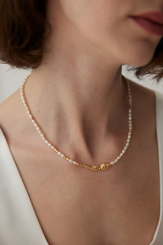 Classic Chic Pearl Necklace